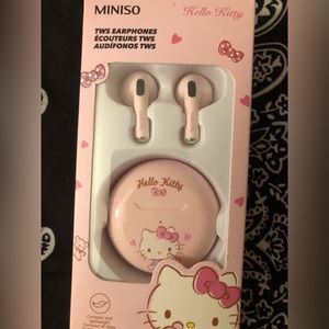 Hello kitty earphones 🎀🎶